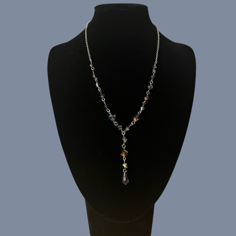 ✨ Exquisite Vintage Silver-Tone Beaded Necklace with Iridescent Accents ✨